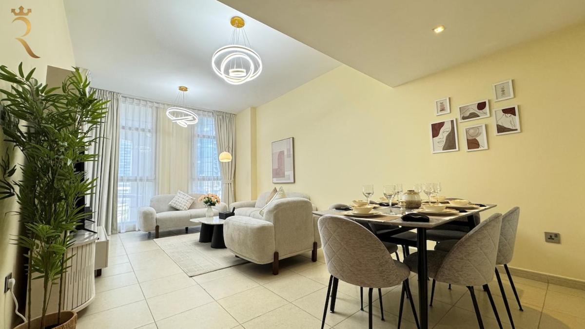 Spacious 2br Poolside Relaxation In Al Reem