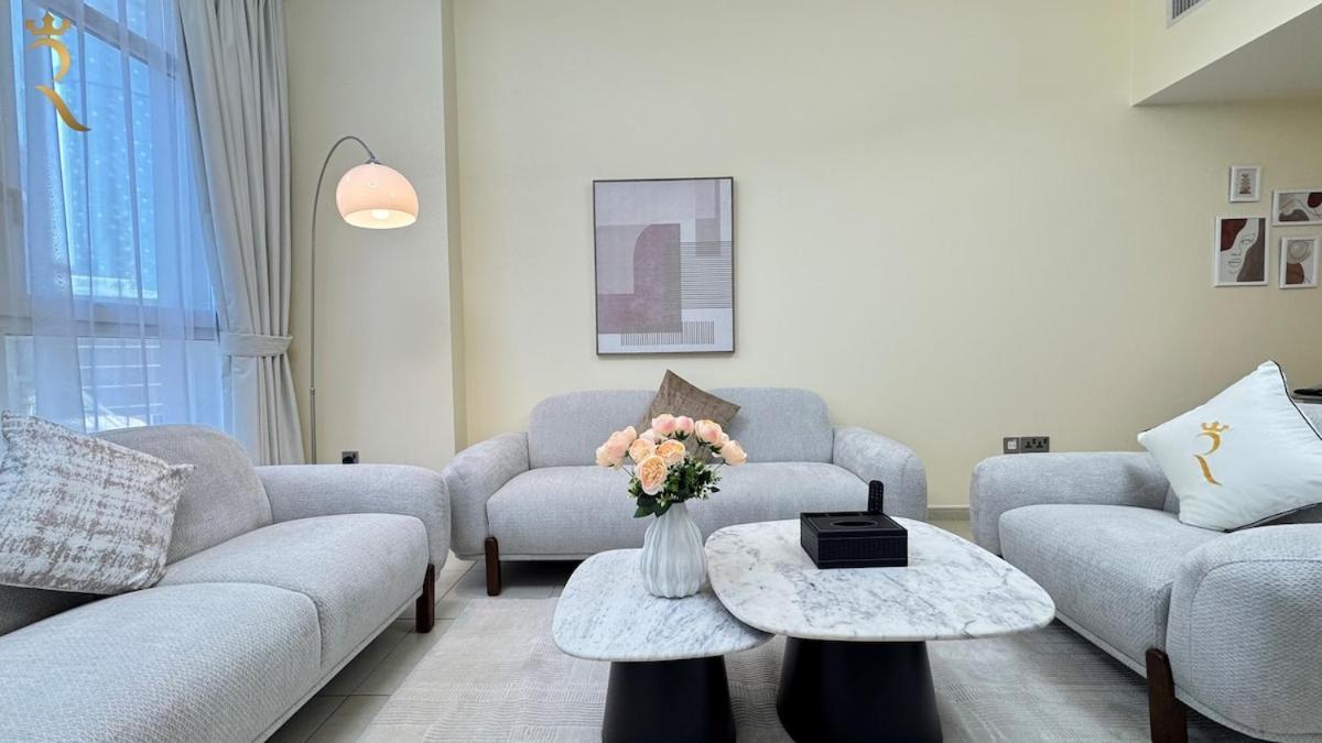 Spacious 2br Poolside Relaxation In Al Reem Apartment *