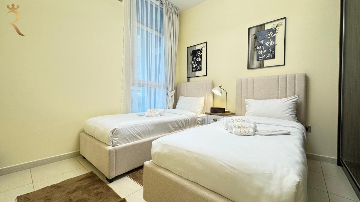 Spacious 2br Poolside Relaxation In Al Reem Apartment *