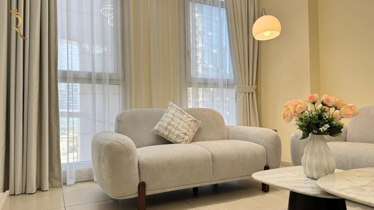 Spacious 2br Poolside Relaxation In Al Reem *