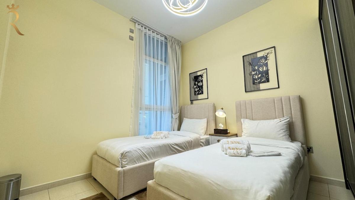 Spacious 2br Poolside Relaxation In Al Reem
