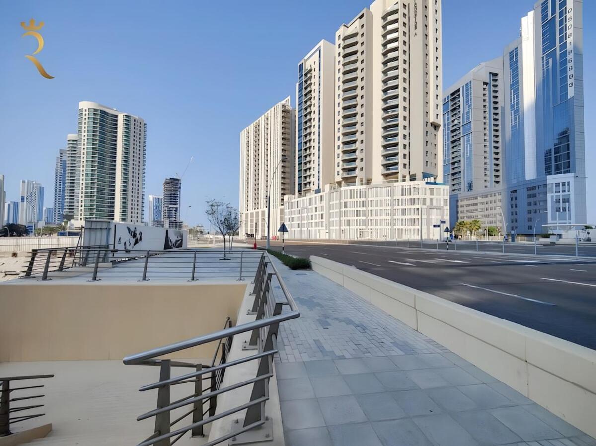 Spacious 2br Poolside Relaxation In Al Reem Apartment