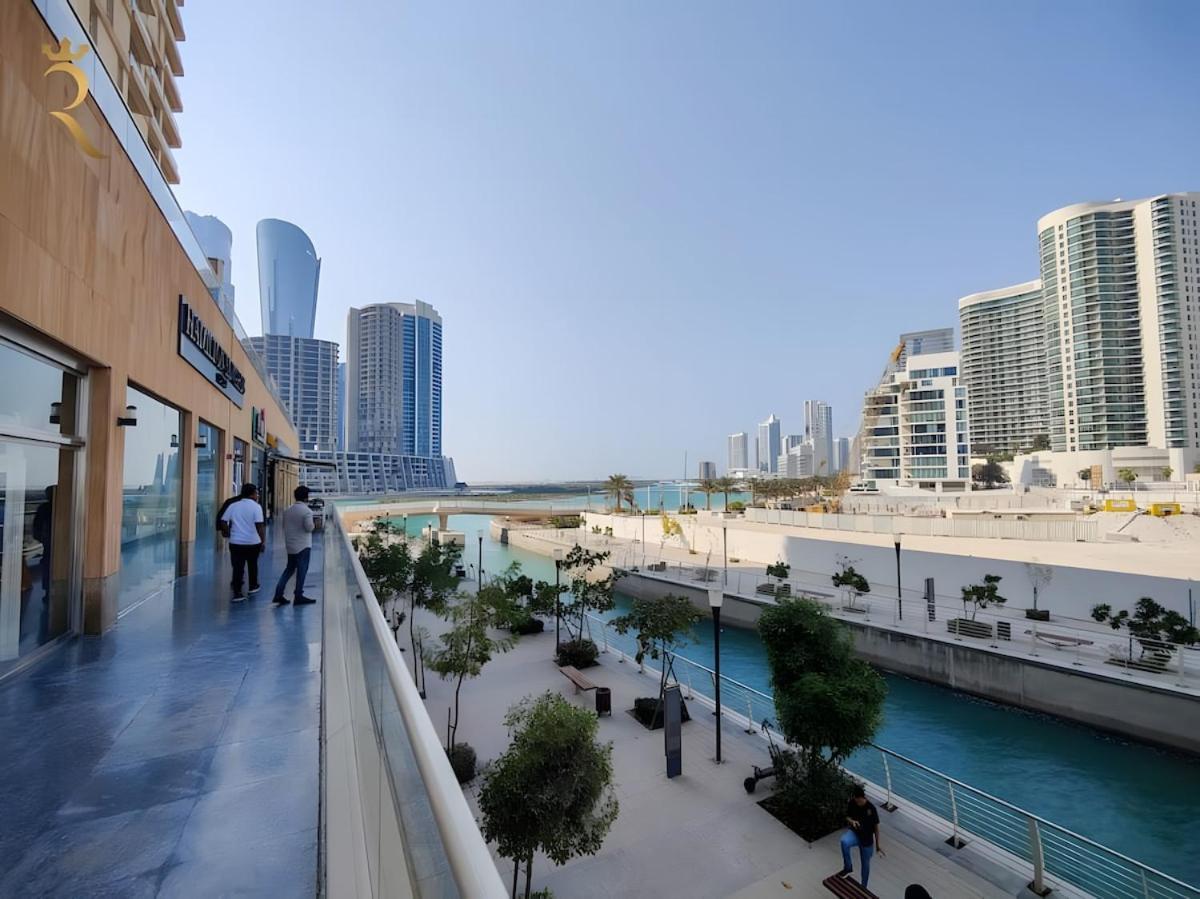 Spacious 2br Poolside Relaxation In Al Reem Apartment