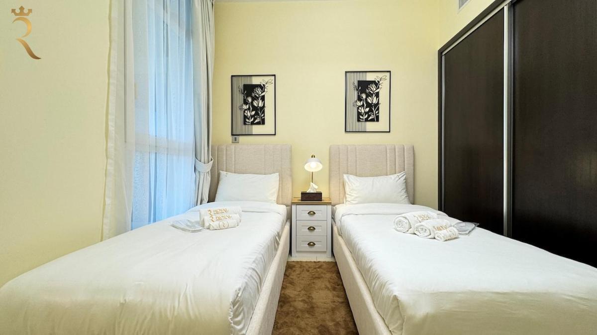 Spacious 2br Poolside Relaxation In Al Reem Apartment