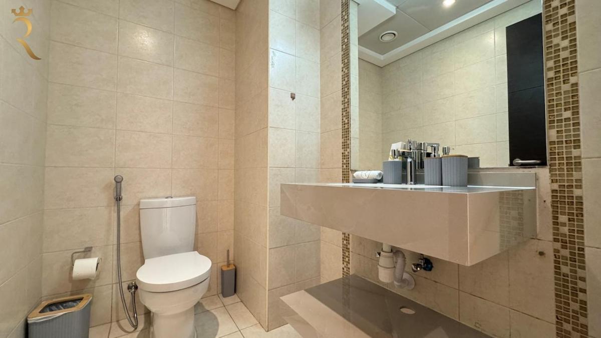 Spacious 2br Poolside Relaxation In Al Reem Apartment