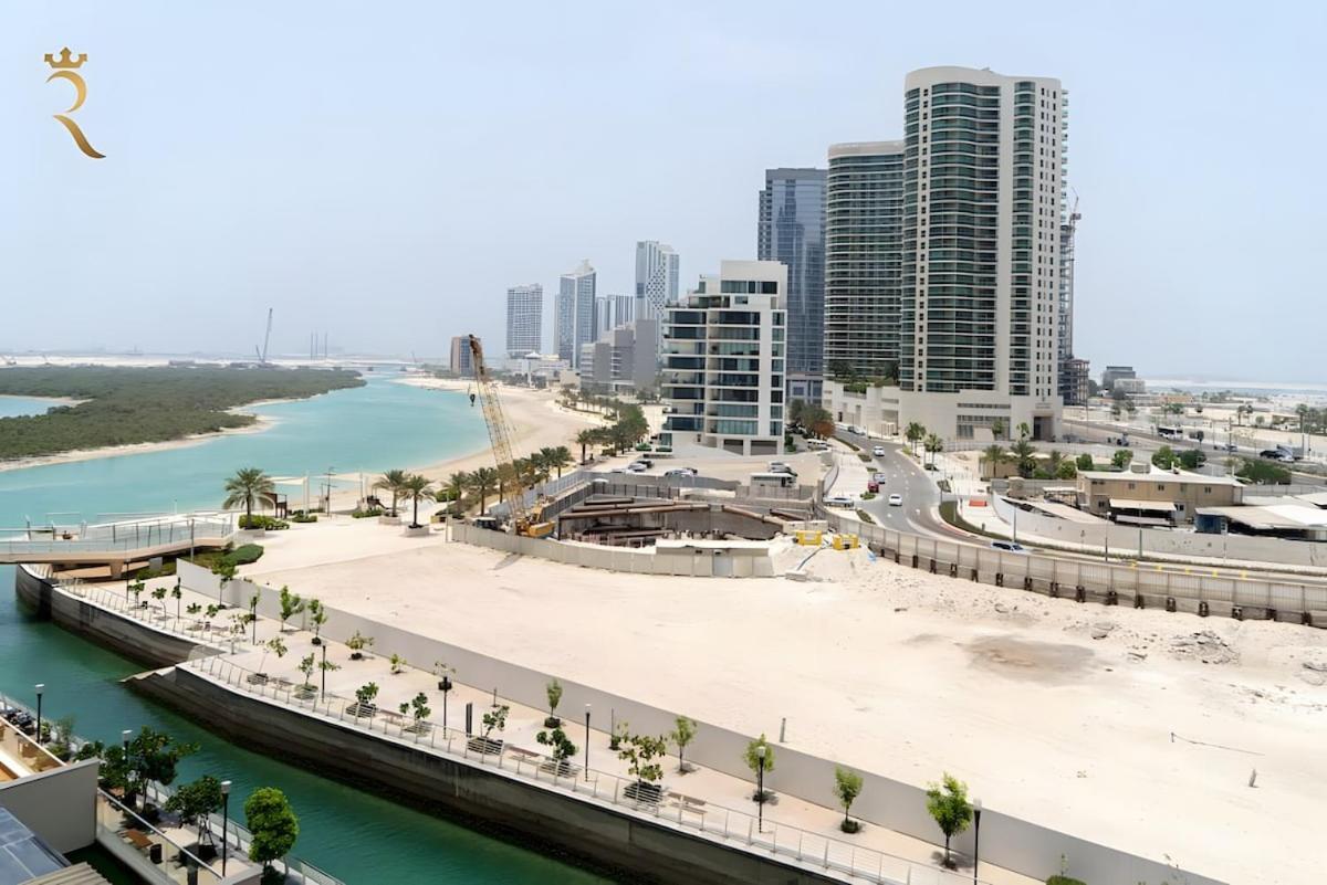 Spacious 2br Poolside Relaxation In Al Reem Apartment *