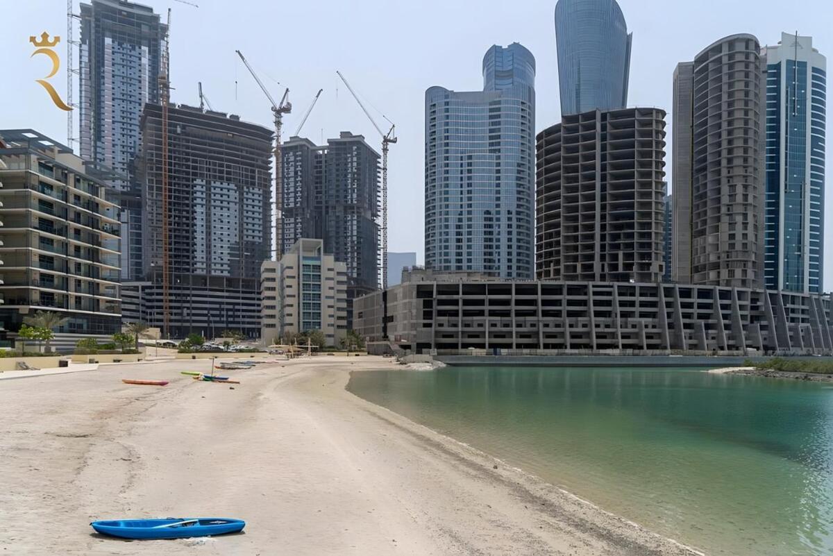Spacious 2br Poolside Relaxation In Al Reem Apartment *