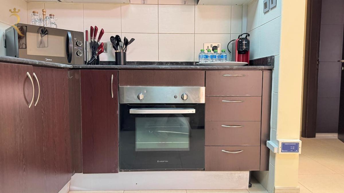 Spacious 2br Poolside Relaxation In Al Reem Apartment