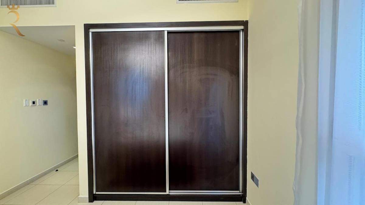Spacious 2br Poolside Relaxation In Al Reem