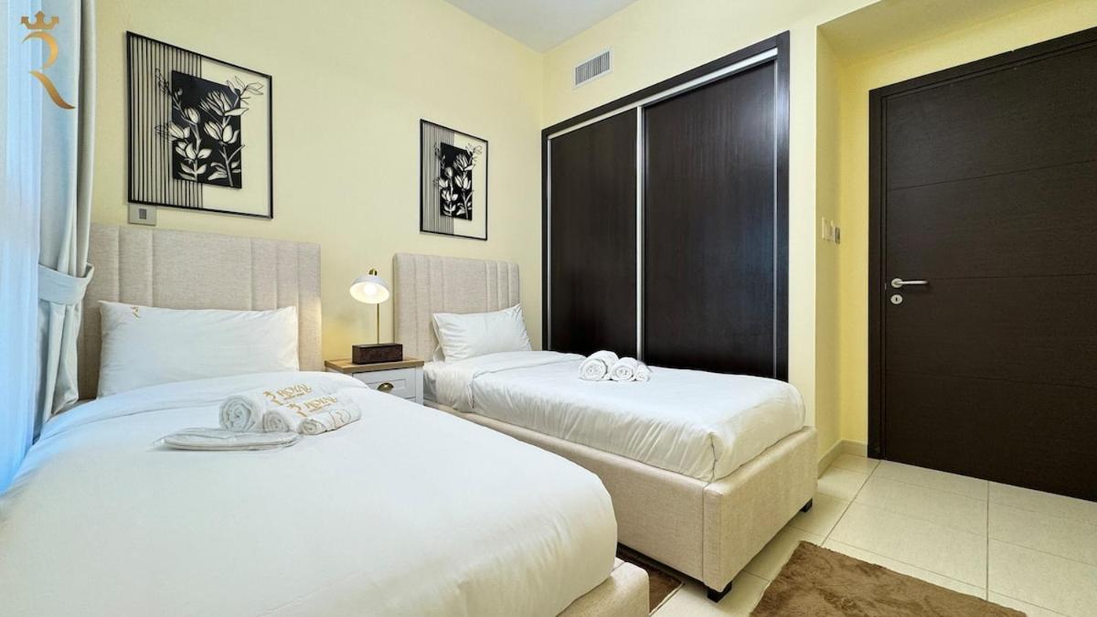 Spacious 2br Poolside Relaxation In Al Reem Apartment