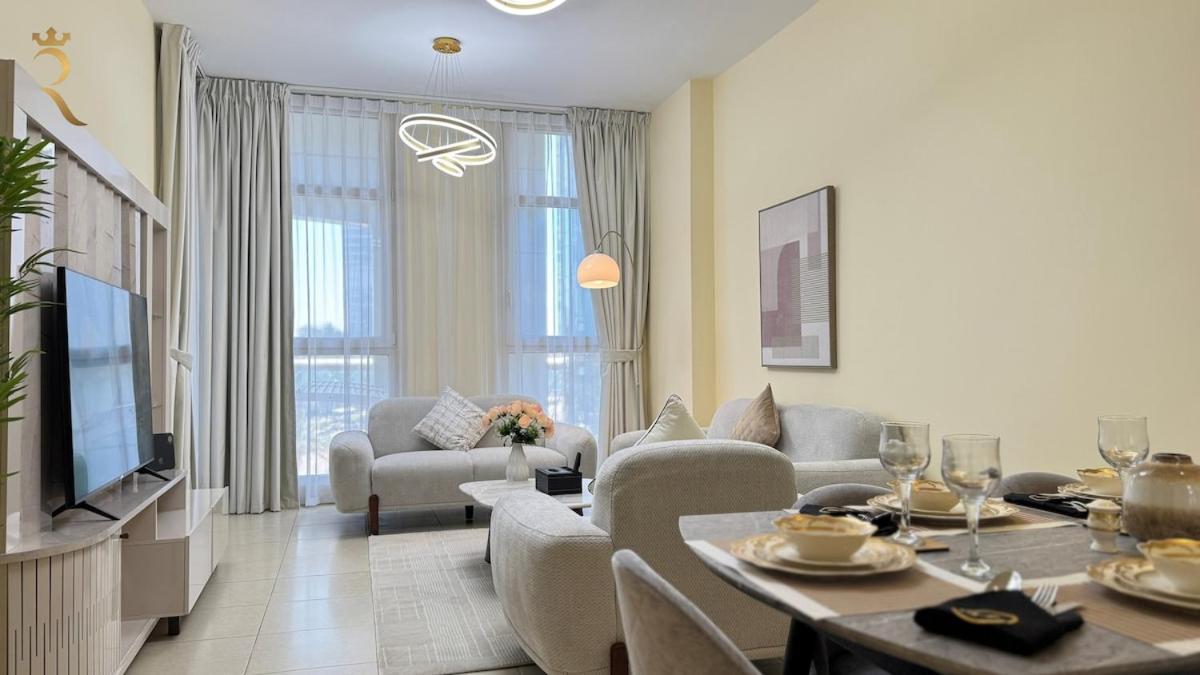 Spacious 2br Poolside Relaxation In Al Reem