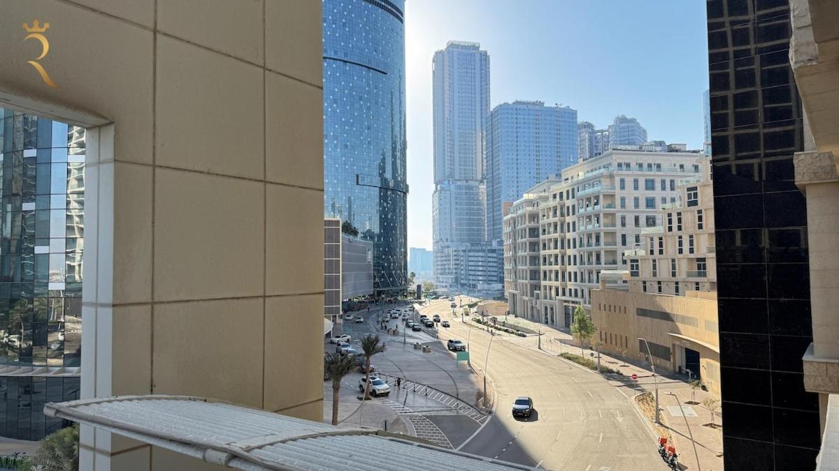 Spacious 2br Poolside Relaxation In Al Reem Apartment