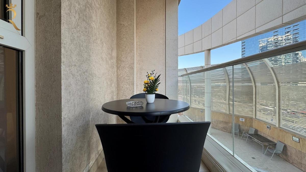 Apartment Spacious 2br Poolside Relaxation In Al Reem